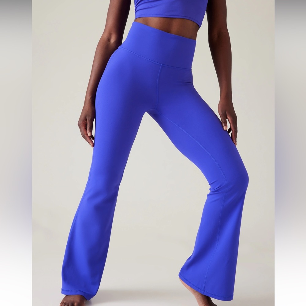 🧡 Athleta Matching Set Elation Flare Pant Ultimate Ease Bra A-C Lazurite Blue